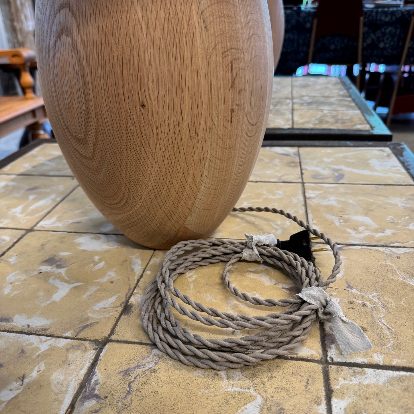 Elia table lamp in red oak