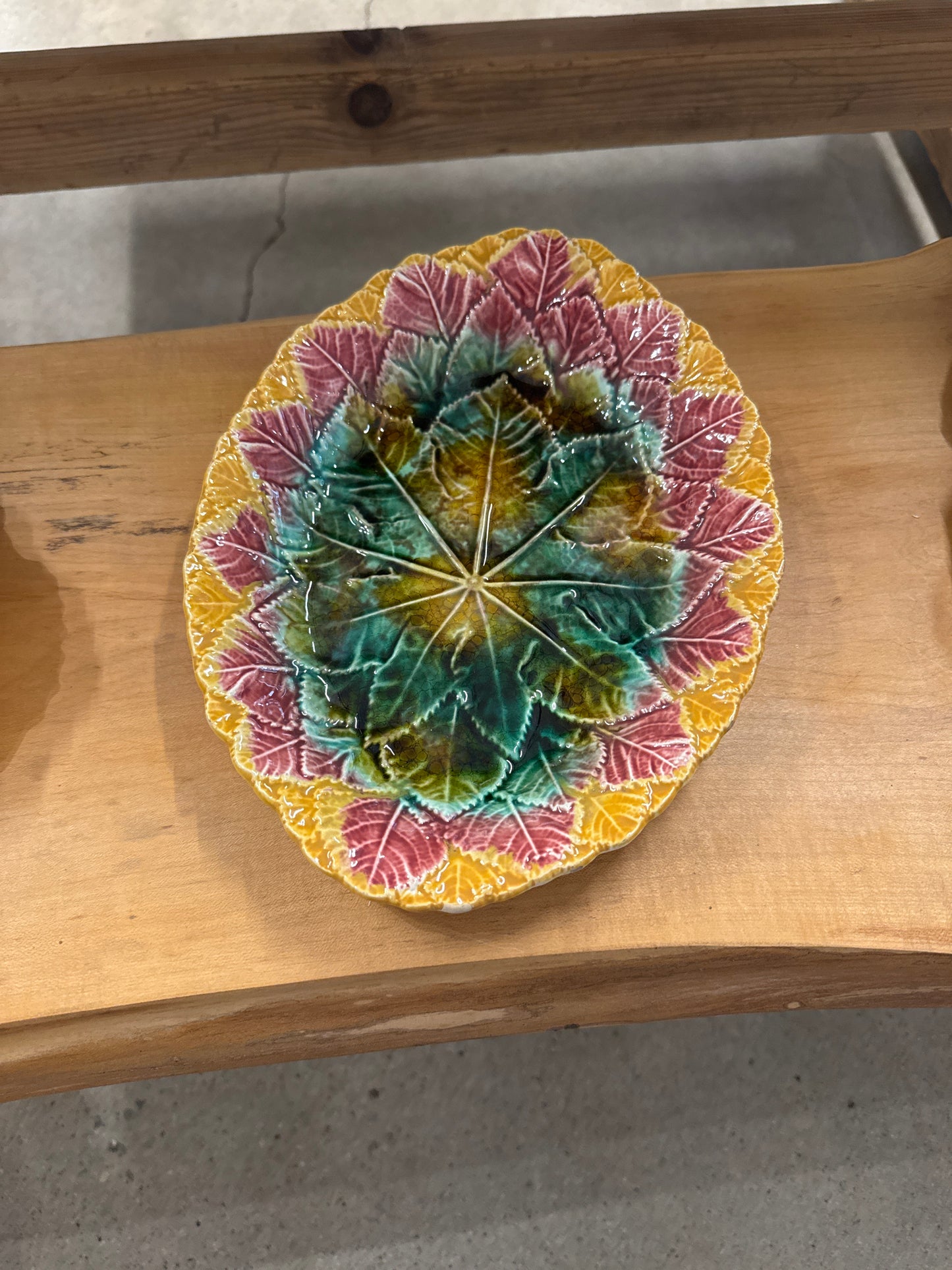 Majolica Oval Multi-Leaf Dish