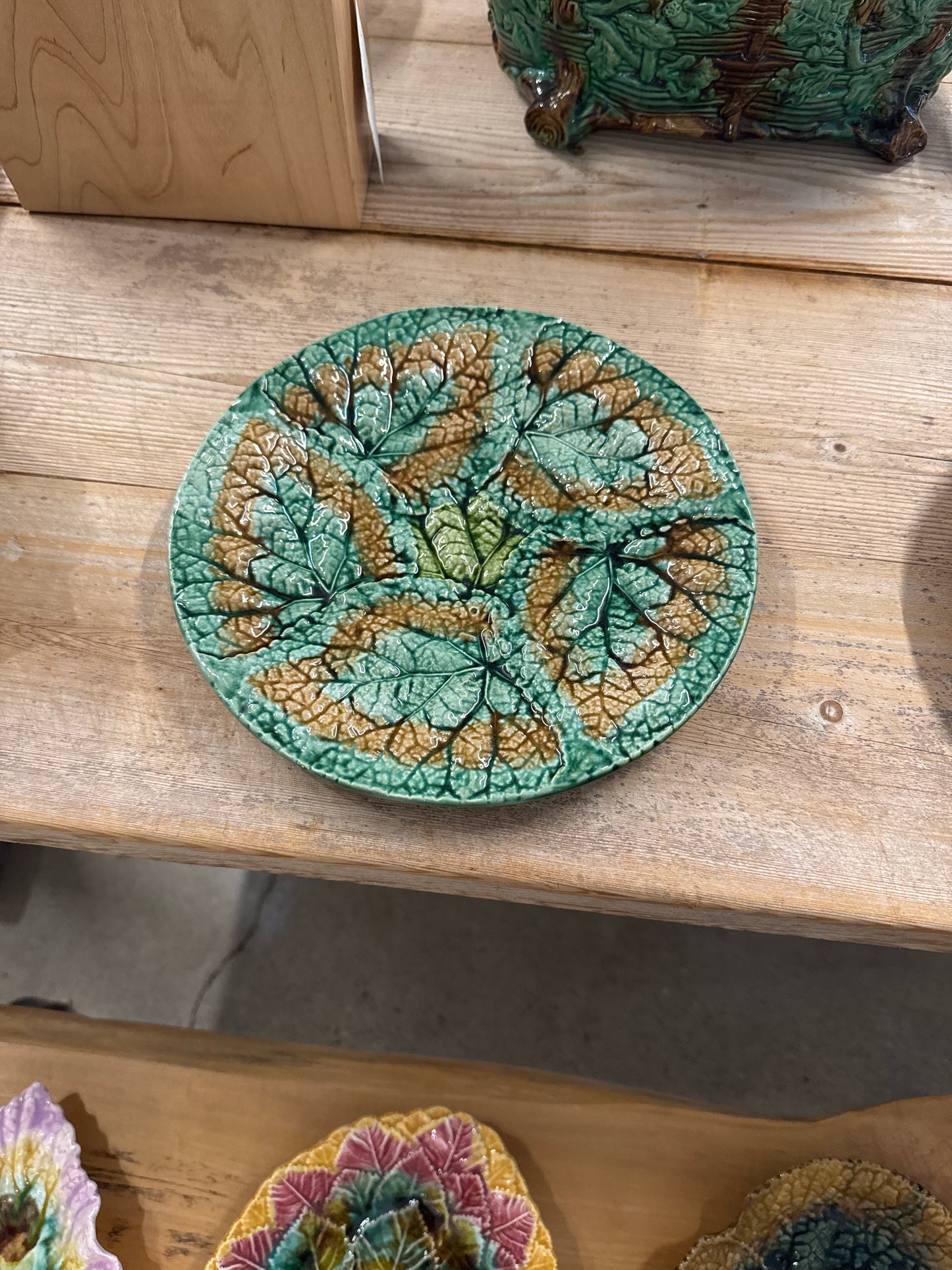 Majolica Begonia Leaf Large Plate