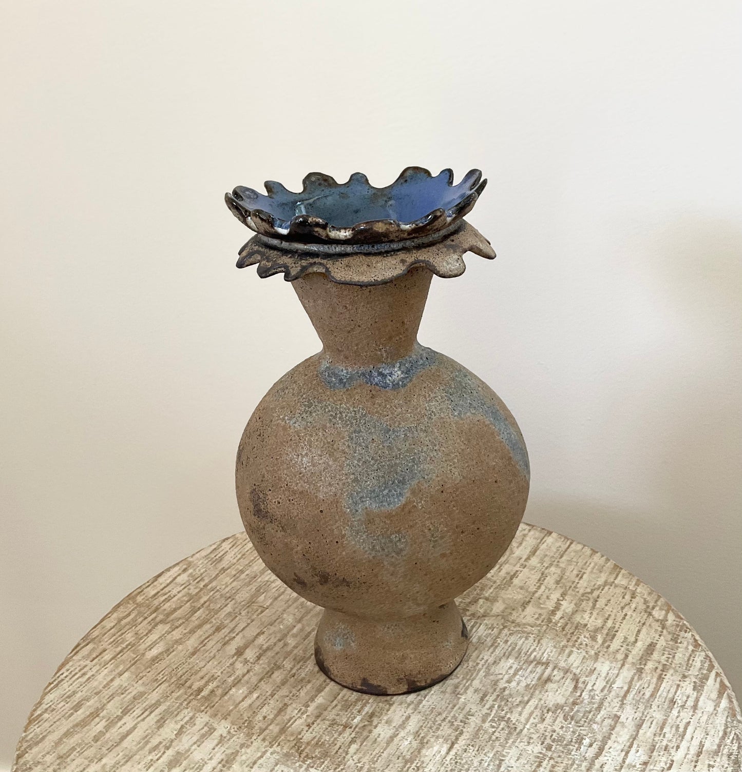 HB Sand/Blue Flower 9” vase
