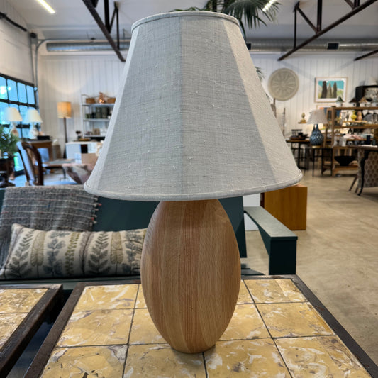 Elia table lamp in red oak