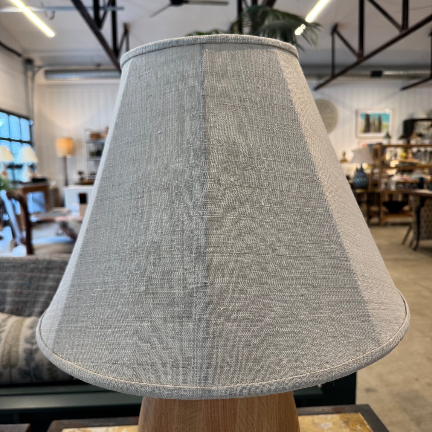 Elia table lamp in red oak