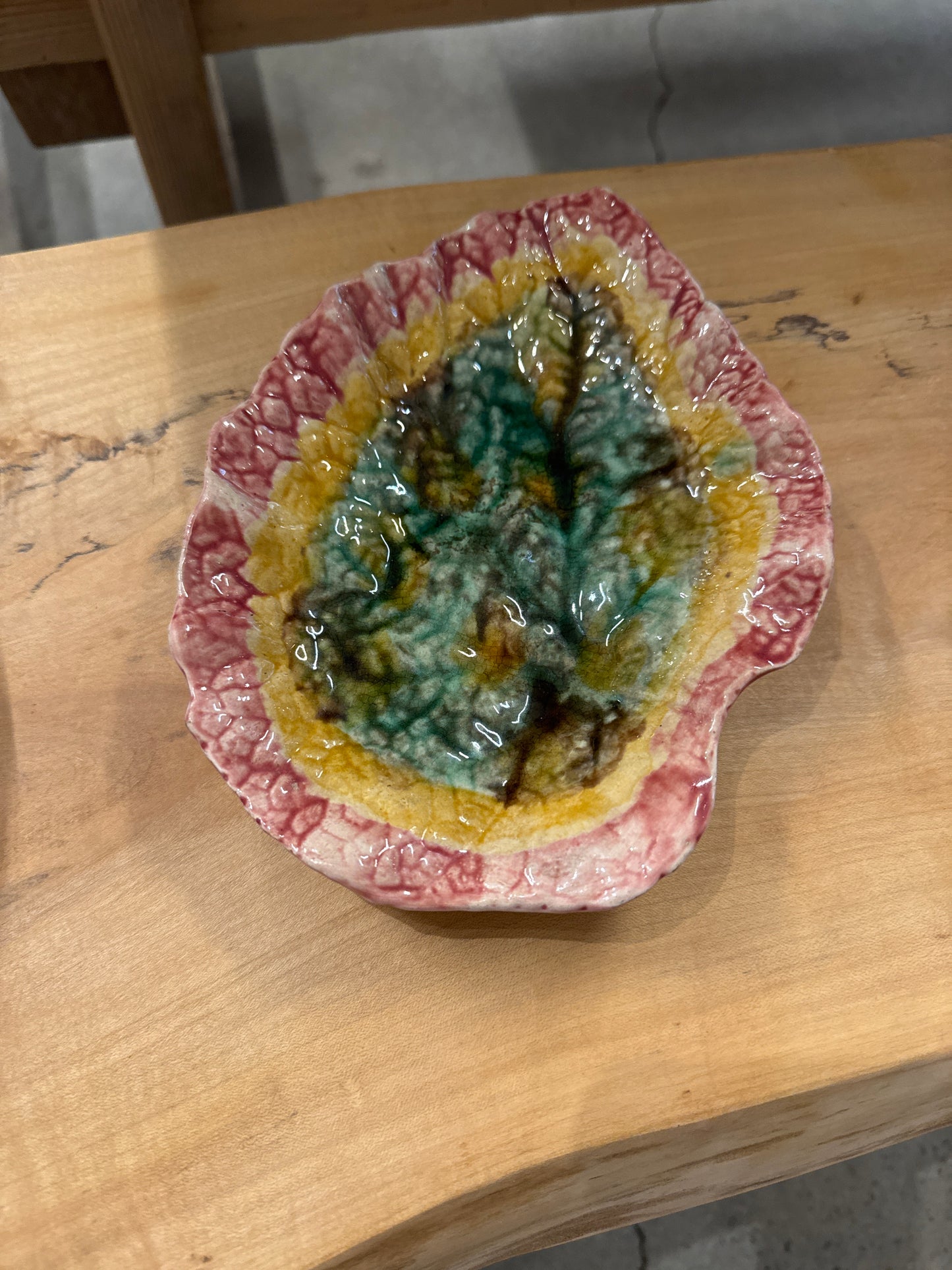 Majolica Begonia Leaf Shaped Small Dish