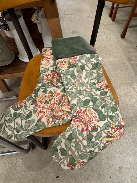 Stocking - William Morris Chrysanthemum