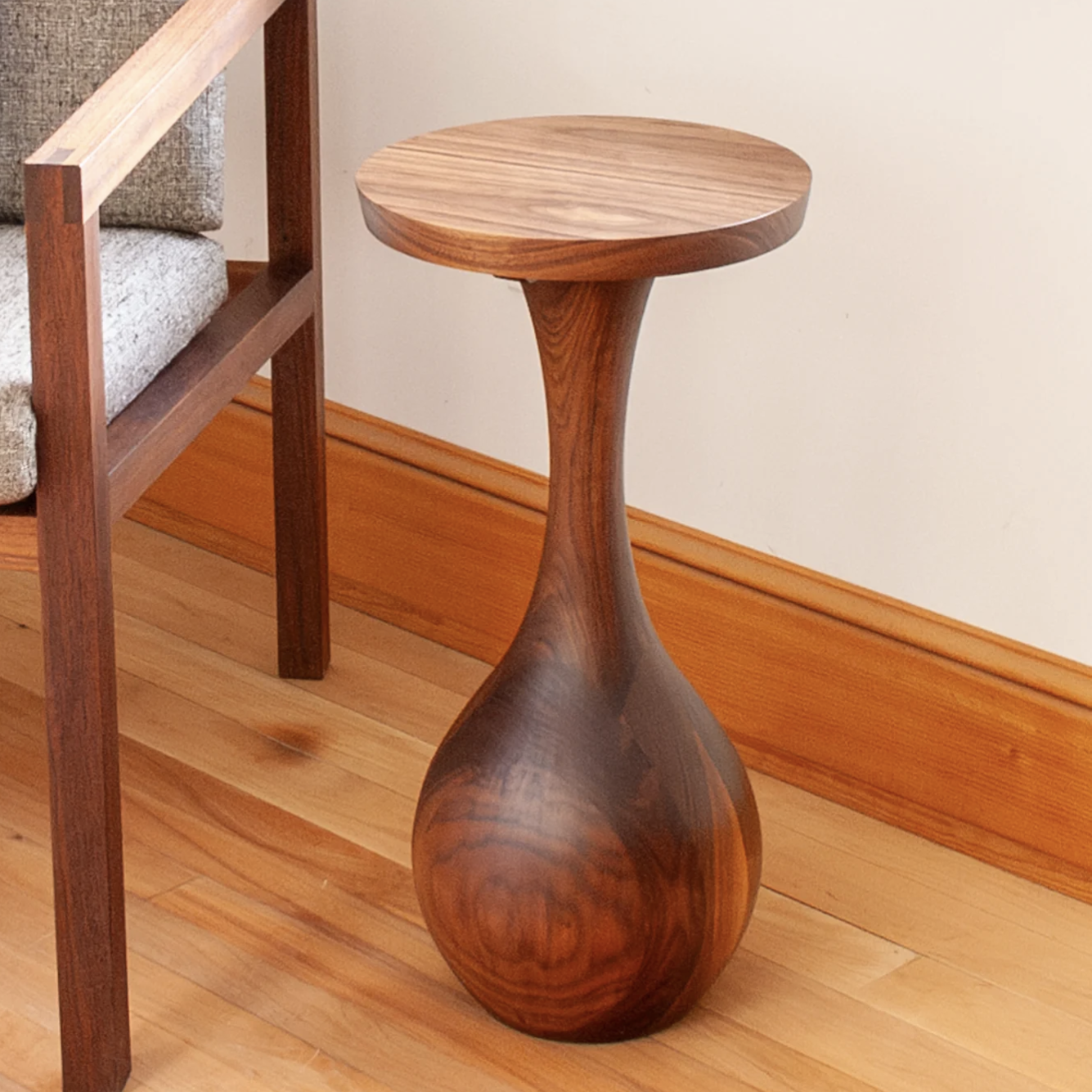 Amphoreus Side Table in Walnut