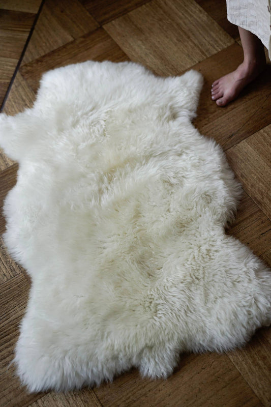 White Sheepskin Rug (L-XL)